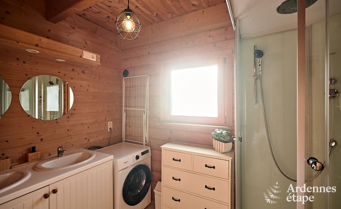 Gerumiges Chalet in Somme-Leuze fr 8 Personen mit 4 Schlafzimmern, 3 Badezimmern, Holzpelletofen und Privatgarten