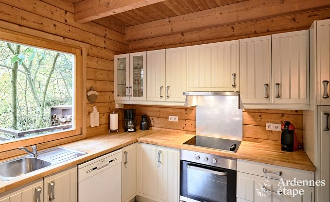 Gerumiges Chalet in Somme-Leuze fr 8 Personen mit 4 Schlafzimmern, 3 Badezimmern, Holzpelletofen und Privatgarten