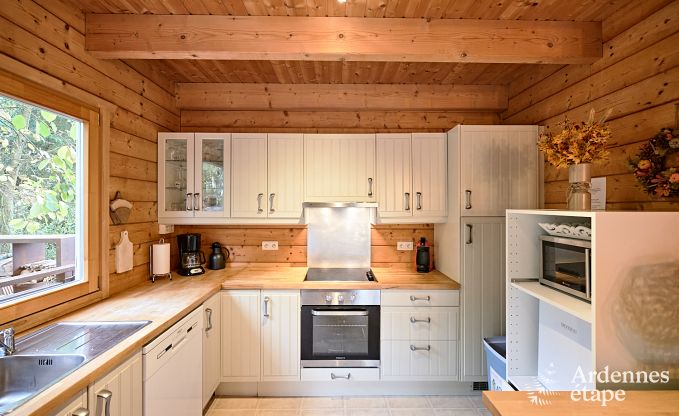 Gerumiges Chalet in Somme-Leuze fr 8 Personen mit 4 Schlafzimmern, 3 Badezimmern, Holzpelletofen und Privatgarten