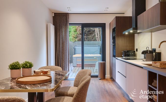 Charmantes Ferienhaus in Spa mit 2 Schlafzimmern, Entspannungsraum und privater Terrasse mit Jacuzzi