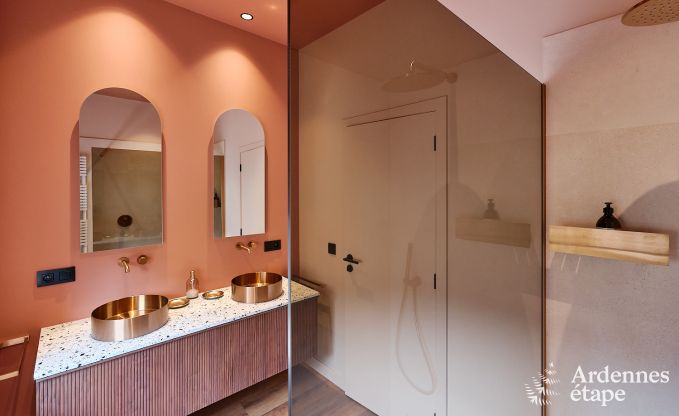 Charmantes Ferienhaus in Spa mit 2 Schlafzimmern, Entspannungsraum und privater Terrasse mit Jacuzzi