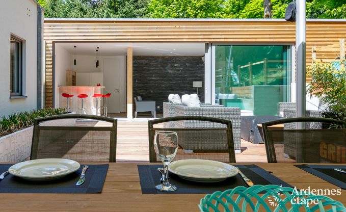 Geräumige Luxusvilla in Spa für 15 Personen mit 5 Schlafzimmern, Sauna, Außenpool und privatem Garten