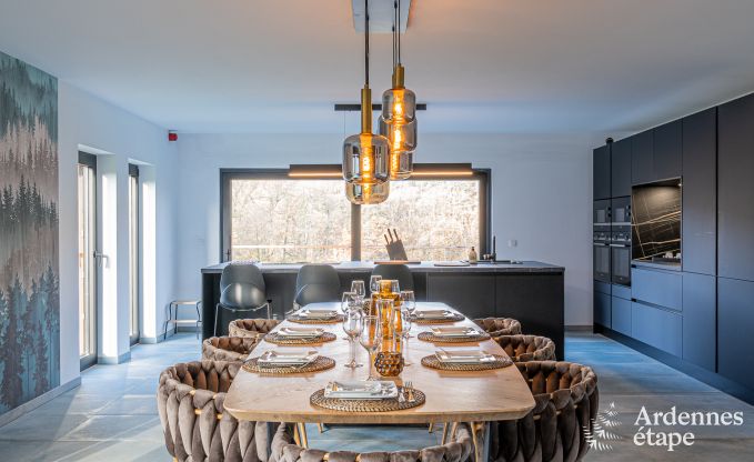 Hochwertiges Ferienhaus in den Ardennen: Luxusaufenthalt fr 10 Personen mit Pool, Jacuzzi und Nhe zu Spa und Francorchamps.