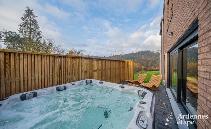 Hochwertiges Ferienhaus in den Ardennen: Luxusaufenthalt fr 10 Personen mit Pool, Jacuzzi und Nhe zu Spa und Francorchamps.