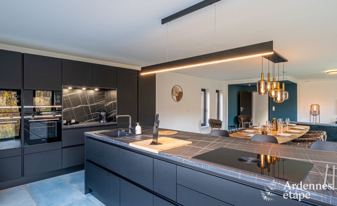 Hochwertiges Ferienhaus in den Ardennen: Luxusaufenthalt fr 10 Personen mit Pool, Jacuzzi und Nhe zu Spa und Francorchamps.