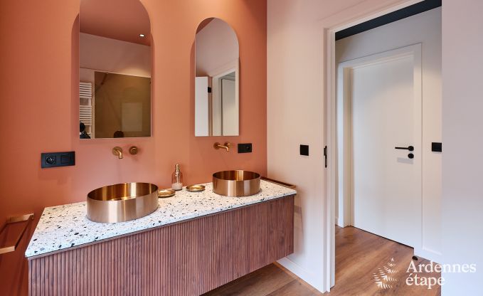 Charmantes Ferienhaus in Spa mit 2 Schlafzimmern, Entspannungsraum und privater Terrasse mit Jacuzzi