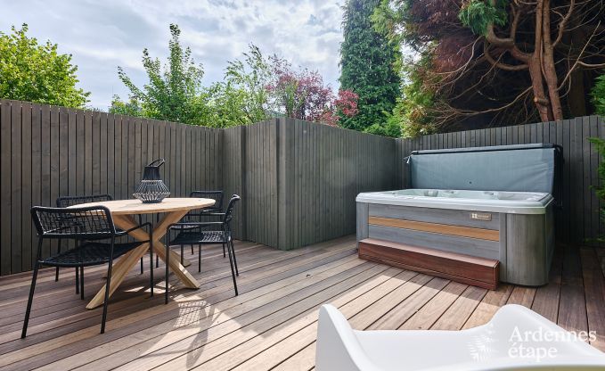 Charmantes Ferienhaus in Spa mit 2 Schlafzimmern, Entspannungsraum und privater Terrasse mit Jacuzzi