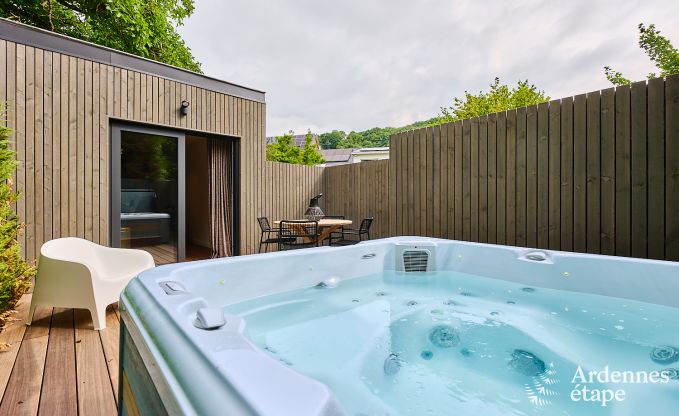 Charmantes Ferienhaus in Spa mit 2 Schlafzimmern, Entspannungsraum und privater Terrasse mit Jacuzzi