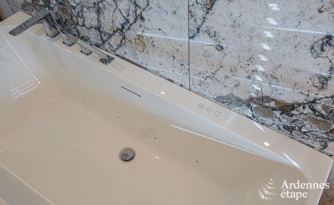Hochwertiges Ferienhaus in den Ardennen: Luxusaufenthalt fr 10 Personen mit Pool, Jacuzzi und Nhe zu Spa und Francorchamps.