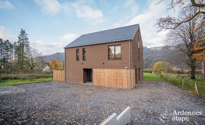 Hochwertiges Ferienhaus in den Ardennen: Luxusaufenthalt fr 10 Personen mit Pool, Jacuzzi und Nhe zu Spa und Francorchamps.