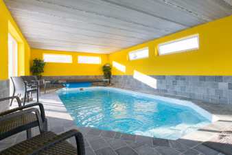 Villa mit Schwimmbad für 9 Personen in Stoumont