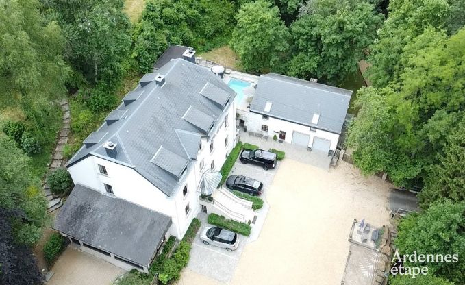 Luxuri�ses Schloss in Tellin f�r 24 Personen mit Schwimmbad, Sauna, Jacuzzi und 10 Schlafzimmern