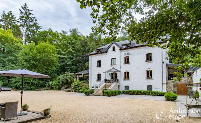 Luxuri�ses Schloss in Tellin f�r 24 Personen mit Schwimmbad, Sauna, Jacuzzi und 10 Schlafzimmern