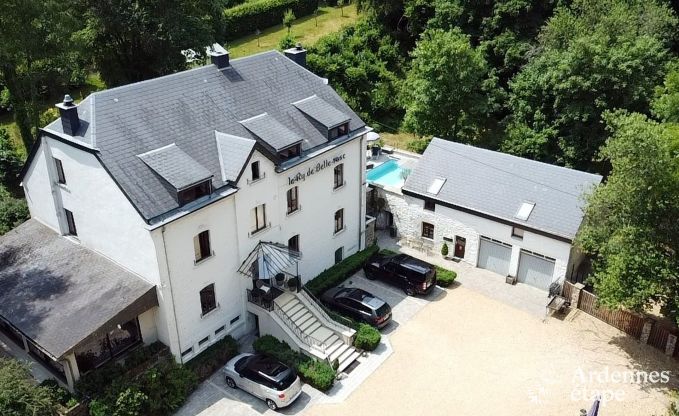 Luxuri�ses Schloss in Tellin f�r 24 Personen mit Schwimmbad, Sauna, Jacuzzi und 10 Schlafzimmern