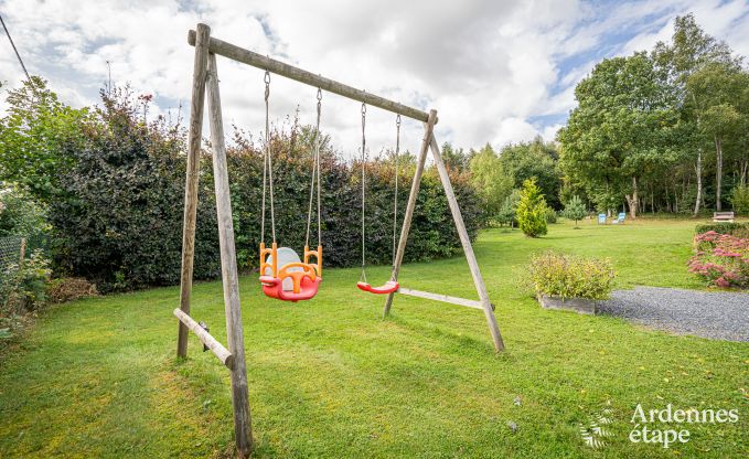 Gemtliches Chalet in Tenneville fr 4 Personen/3 Erwachsene mit 2 Schlafzimmern, Spielzimmer, Babyecke und Panoramablick