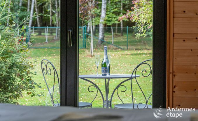 Gemtliches Chalet in Tenneville fr 4 Personen/3 Erwachsene mit 2 Schlafzimmern, Spielzimmer, Babyecke und Panoramablick