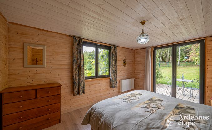 Gemtliches Chalet in Tenneville fr 4 Personen/3 Erwachsene mit 2 Schlafzimmern, Spielzimmer, Babyecke und Panoramablick