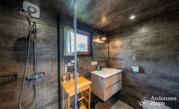 Gemtliches Chalet in Tenneville fr 4 Personen/3 Erwachsene mit 2 Schlafzimmern, Spielzimmer, Babyecke und Panoramablick