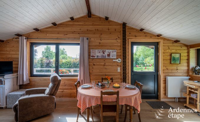 Gemtliches Chalet in Tenneville fr 4 Personen/3 Erwachsene mit 2 Schlafzimmern, Spielzimmer, Babyecke und Panoramablick