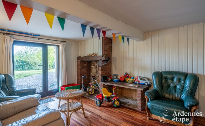 Gemtliches Chalet in Tenneville fr 4 Personen/3 Erwachsene mit 2 Schlafzimmern, Spielzimmer, Babyecke und Panoramablick