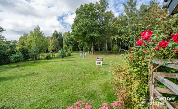 Gemtliches Chalet in Tenneville fr 4 Personen/3 Erwachsene mit 2 Schlafzimmern, Spielzimmer, Babyecke und Panoramablick