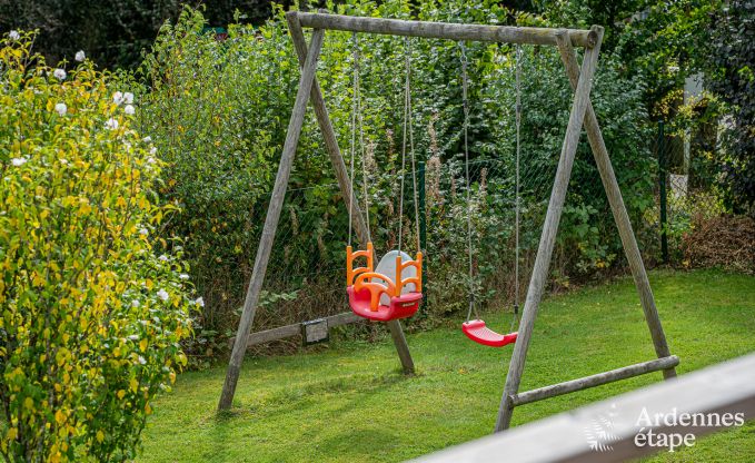 Gemtliches Chalet in Tenneville fr 4 Personen/3 Erwachsene mit 2 Schlafzimmern, Spielzimmer, Babyecke und Panoramablick