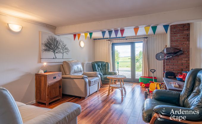 Gemtliches Chalet in Tenneville fr 4 Personen/3 Erwachsene mit 2 Schlafzimmern, Spielzimmer, Babyecke und Panoramablick