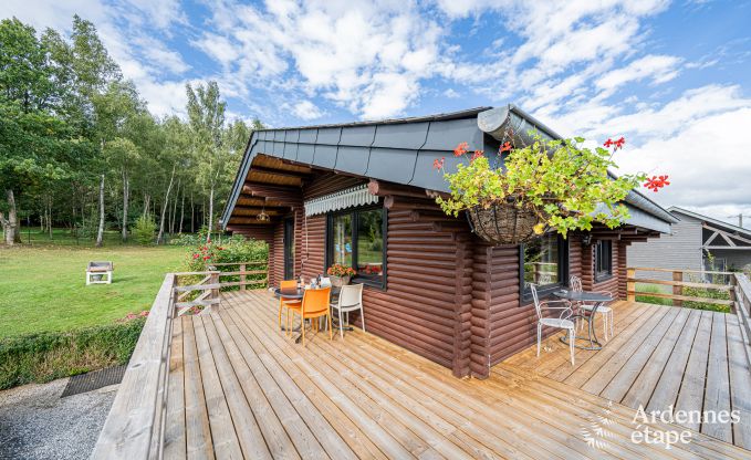 Gemtliches Chalet in Tenneville fr 4 Personen/3 Erwachsene mit 2 Schlafzimmern, Spielzimmer, Babyecke und Panoramablick