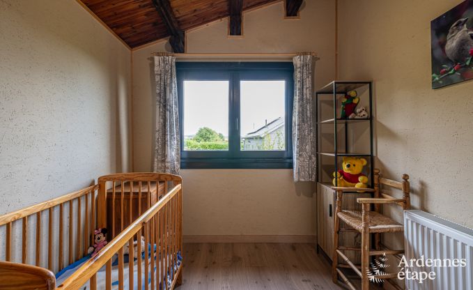 Gemtliches Chalet in Tenneville fr 4 Personen/3 Erwachsene mit 2 Schlafzimmern, Spielzimmer, Babyecke und Panoramablick