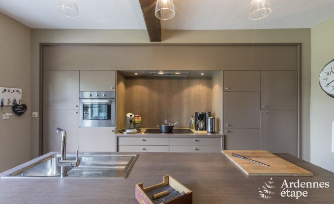 Gerumiges Ferienhaus fr 9 Personen in Tinlot mit 4 Schlaf- und Badezimmern, Schwimmbad, Privatgarten und Spielmglichkeiten