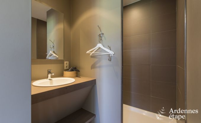 Gerumiges Ferienhaus fr 9 Personen in Tinlot mit 4 Schlaf- und Badezimmern, Schwimmbad, Privatgarten und Spielmglichkeiten