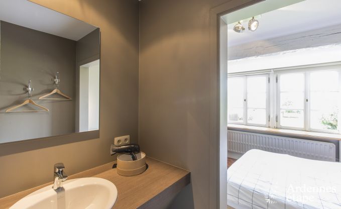 Gerumiges Ferienhaus fr 9 Personen in Tinlot mit 4 Schlaf- und Badezimmern, Schwimmbad, Privatgarten und Spielmglichkeiten