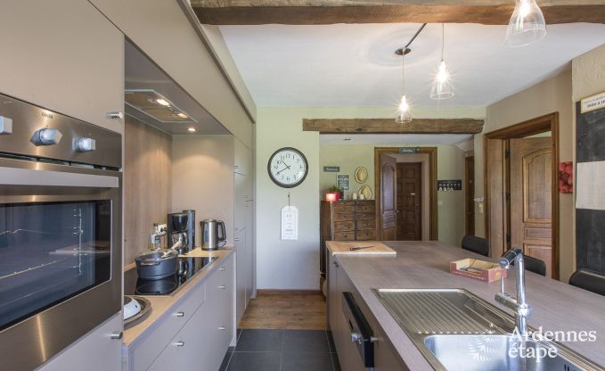 Gerumiges Ferienhaus fr 9 Personen in Tinlot mit 4 Schlaf- und Badezimmern, Schwimmbad, Privatgarten und Spielmglichkeiten