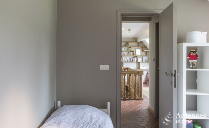 Gerumiges Ferienhaus fr 9 Personen in Tinlot mit 4 Schlaf- und Badezimmern, Schwimmbad, Privatgarten und Spielmglichkeiten