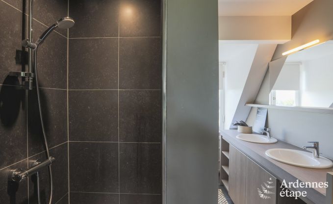 Gerumiges Ferienhaus fr 9 Personen in Tinlot mit 4 Schlaf- und Badezimmern, Schwimmbad, Privatgarten und Spielmglichkeiten