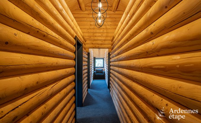 Gerumiges Chalet fr 8 Personen in Trois-Ponts mit Innen-Auenschwimmbad, Sauna und privater Terrasse am Wasser