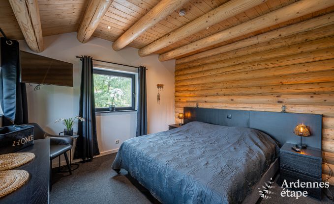 Gerumiges Chalet fr 8 Personen in Trois-Ponts mit Innen-Auenschwimmbad, Sauna und privater Terrasse am Wasser