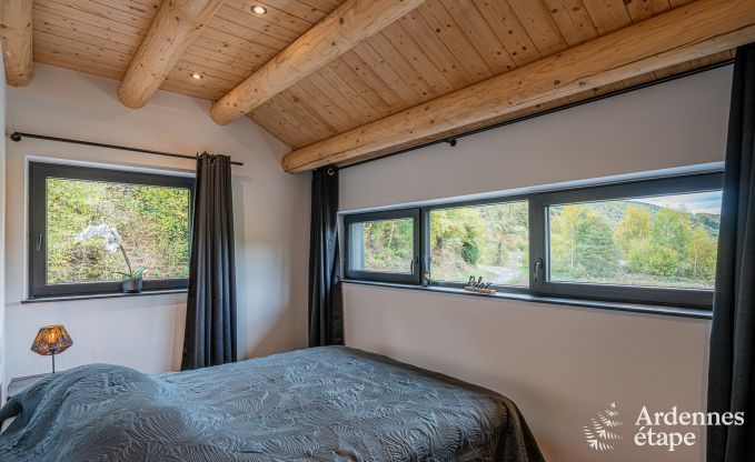Gerumiges Chalet fr 8 Personen in Trois-Ponts mit Innen-Auenschwimmbad, Sauna und privater Terrasse am Wasser