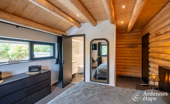 Gerumiges Chalet fr 8 Personen in Trois-Ponts mit Innen-Auenschwimmbad, Sauna und privater Terrasse am Wasser