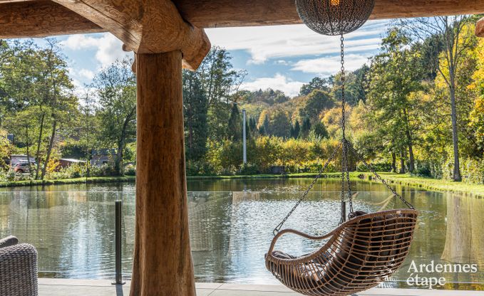 Gerumiges Chalet fr 8 Personen in Trois-Ponts mit Innen-Auenschwimmbad, Sauna und privater Terrasse am Wasser