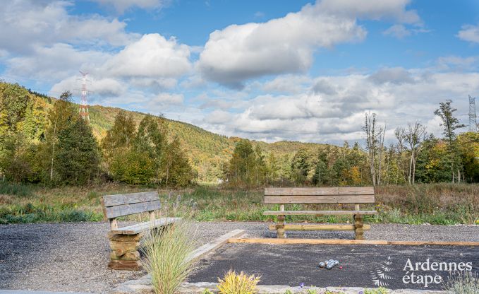 Gerumiges Chalet fr 8 Personen in Trois-Ponts mit Innen-Auenschwimmbad, Sauna und privater Terrasse am Wasser