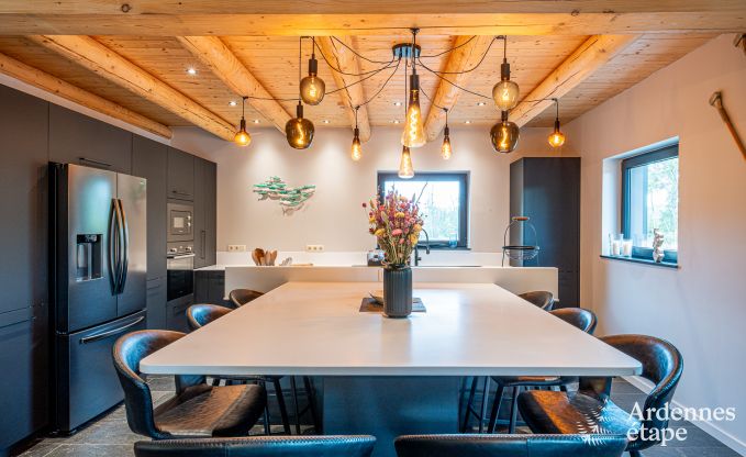 Gerumiges Chalet fr 8 Personen in Trois-Ponts mit Innen-Auenschwimmbad, Sauna und privater Terrasse am Wasser