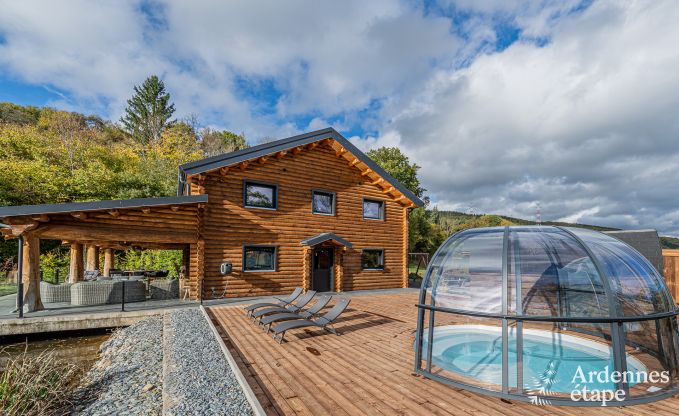 Gerumiges Chalet fr 8 Personen in Trois-Ponts mit Innen-Auenschwimmbad, Sauna und privater Terrasse am Wasser
