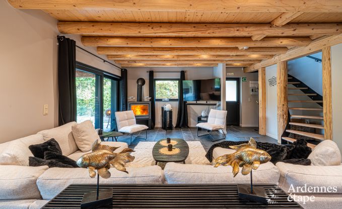 Gerumiges Chalet fr 8 Personen in Trois-Ponts mit Innen-Auenschwimmbad, Sauna und privater Terrasse am Wasser