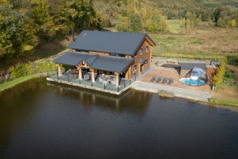 Chalet fr 8 Personen in Trois-Ponts, 4 Schlafzimmer, Innen-Auenpool, Sauna, am Wasser