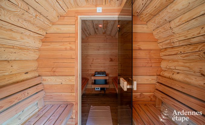 Gerumiges Chalet fr 8 Personen in Trois-Ponts mit Innen-Auenschwimmbad, Sauna und privater Terrasse am Wasser