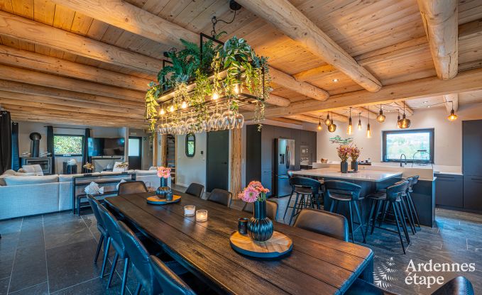 Gerumiges Chalet fr 8 Personen in Trois-Ponts mit Innen-Auenschwimmbad, Sauna und privater Terrasse am Wasser