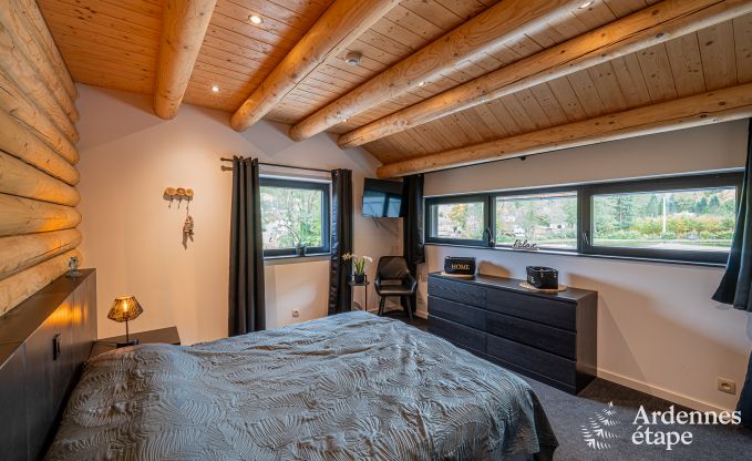 Gerumiges Chalet fr 8 Personen in Trois-Ponts mit Innen-Auenschwimmbad, Sauna und privater Terrasse am Wasser