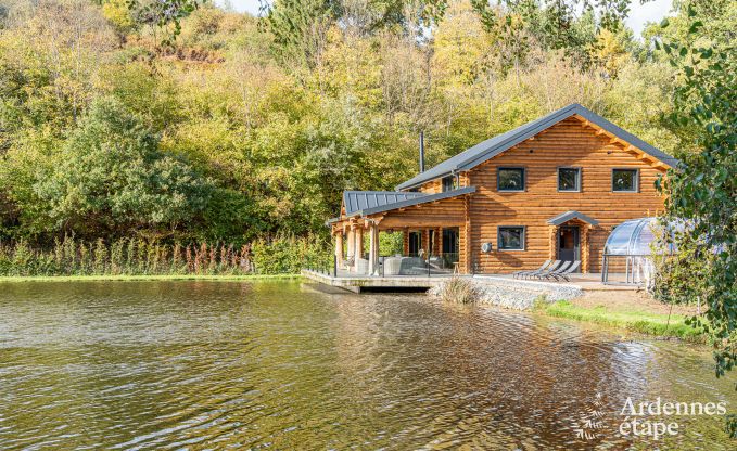 Gerumiges Chalet fr 8 Personen in Trois-Ponts mit Innen-Auenschwimmbad, Sauna und privater Terrasse am Wasser