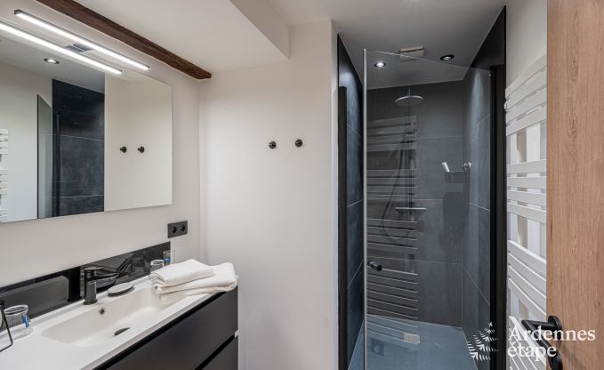 Einzigartiges Ferienhaus mit 2 Schlafzimmern in Vaux-sur-Sure